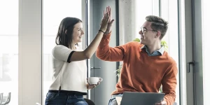 L'élément clé dont les gens ont besoin pour être heureux au travail - 03/04/2023 - Cosmopolitan